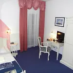 Heideperle Πανσιόν 4*