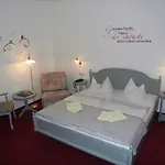 Heideperle Πανσιόν 4*